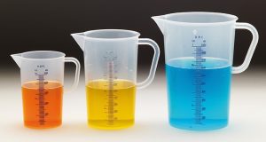 Caraffa in pp con manico graduazione rilievo blù ml  500 - 238512189