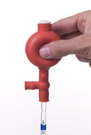 Aspiratore a tre valvole in gomma rossa tipo standard per pipette fino a ml 100 - 270004701